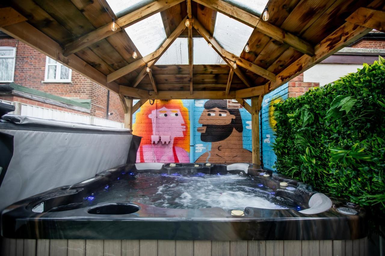 Stunning Centre House With Hot Tub & Cinema